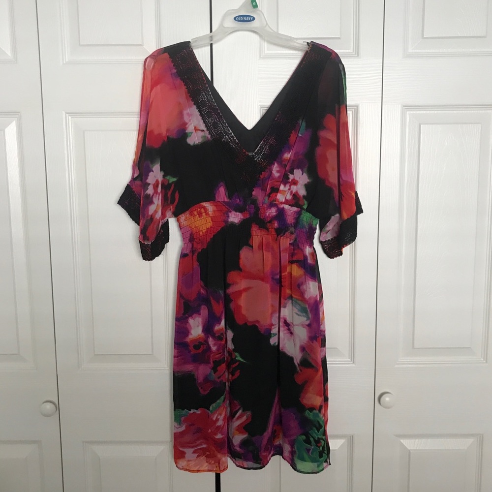 Women’s Floral Cold Shoulder Sleeve Dress Size 12 - Picture 5 of 5
